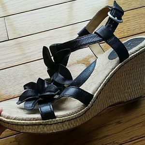 B.o.c. wedge shoes, black, Size 8.